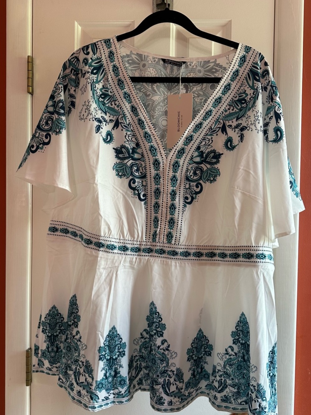 NWT BloomChic White Tunic Top with Teal Paisley Print
